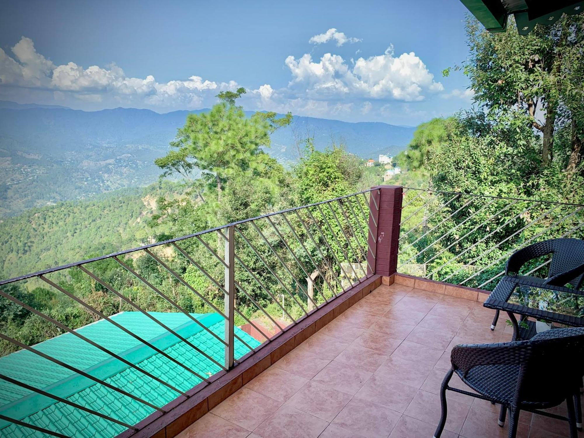 Yak And Yeti Inn Ranikhet Exterior photo